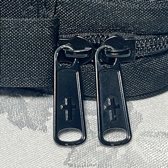 Bible Cover Carrying Case - Picture 4 of 7